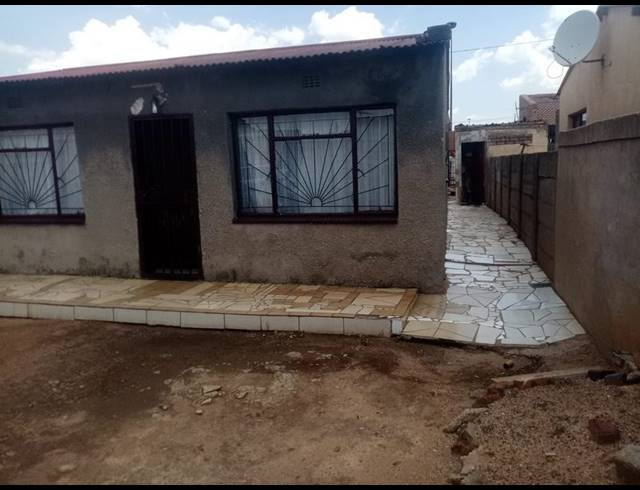 4 BEDROOM HOUSE FOR SALE IN TWALA